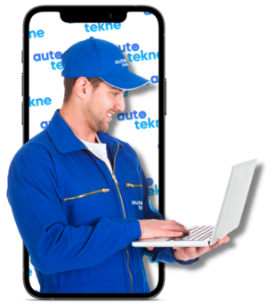 Autotekne - Más que un mecánico a domicilio 2 Telemecánico de Autotekne sosteniendo laptop