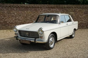 Lo viejo funciona: conoce más sobre los autos clásicos de la serie El Eternauta 11 peugeot 404 1967